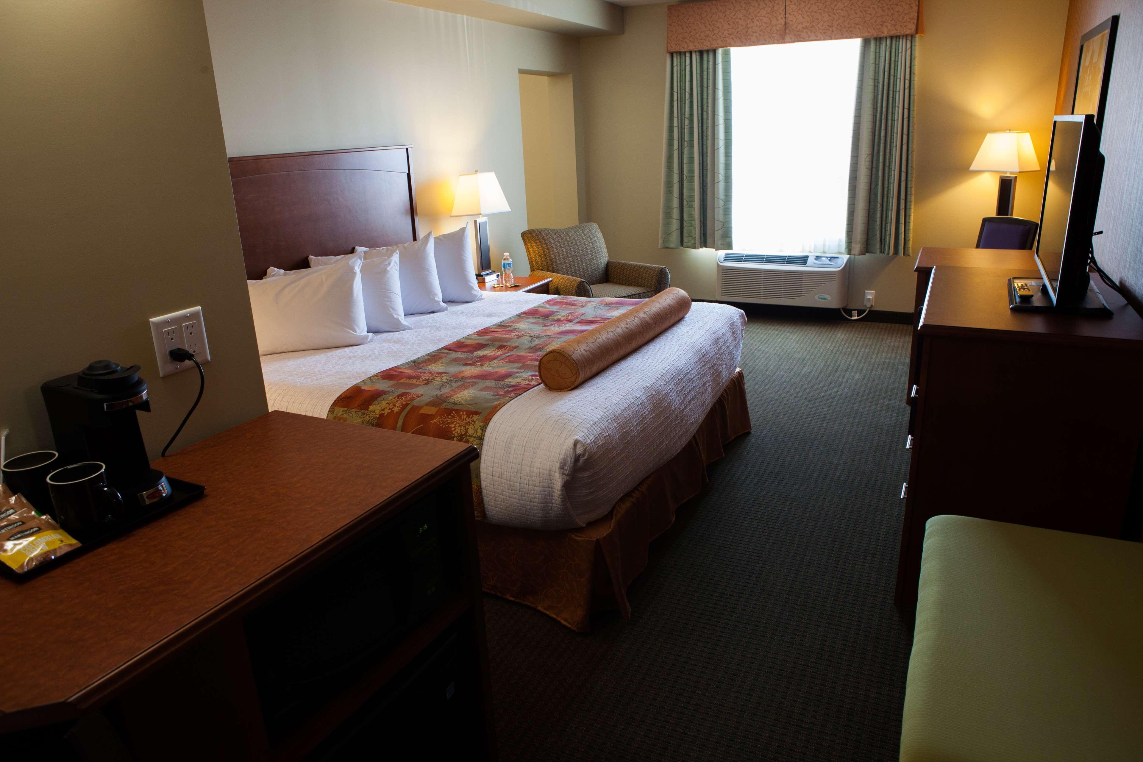 Best Western Plus Service Inn & Suites Lethbridge Esterno foto