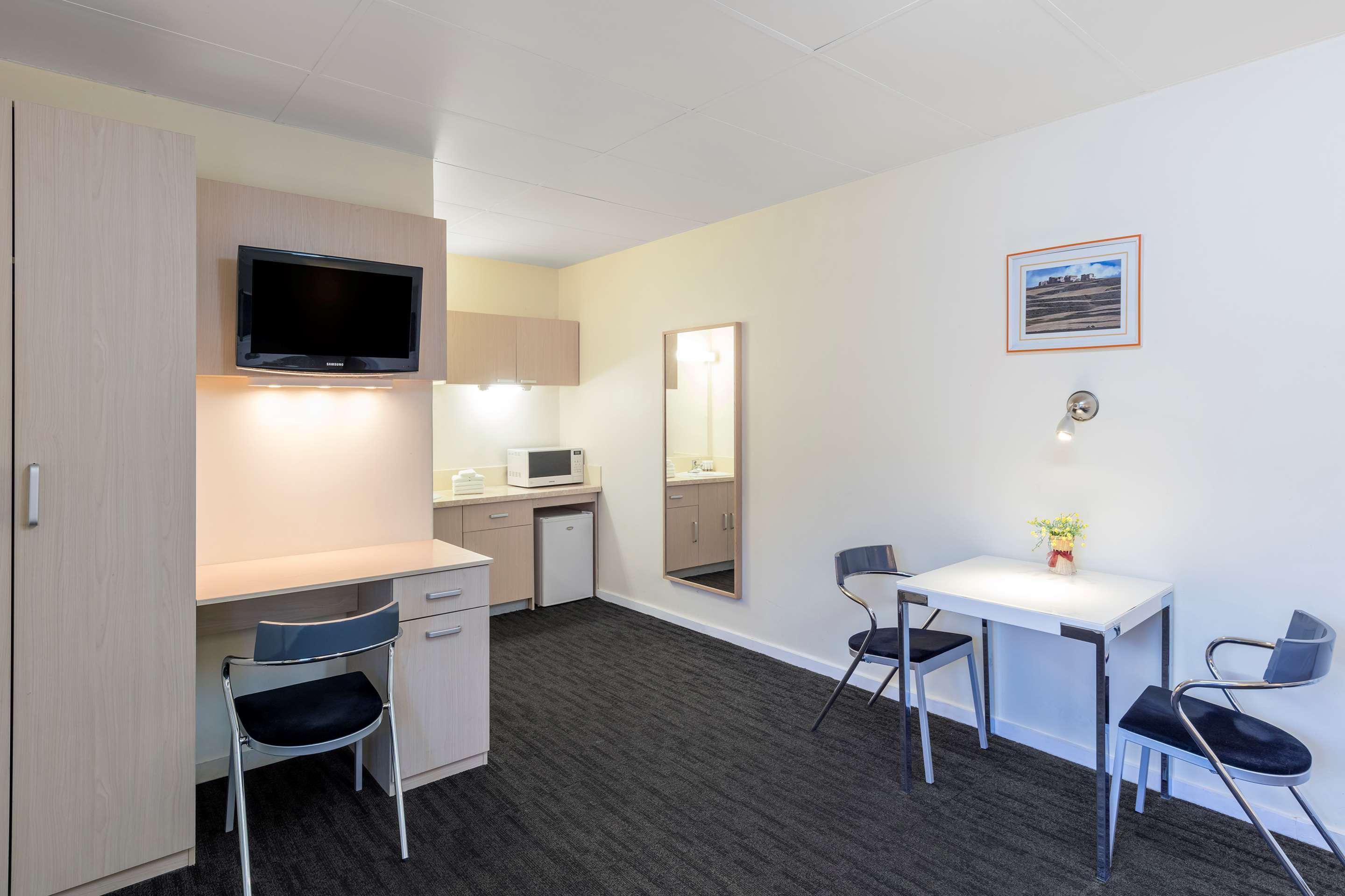 Best Western Plus Service Inn & Suites Lethbridge Esterno foto