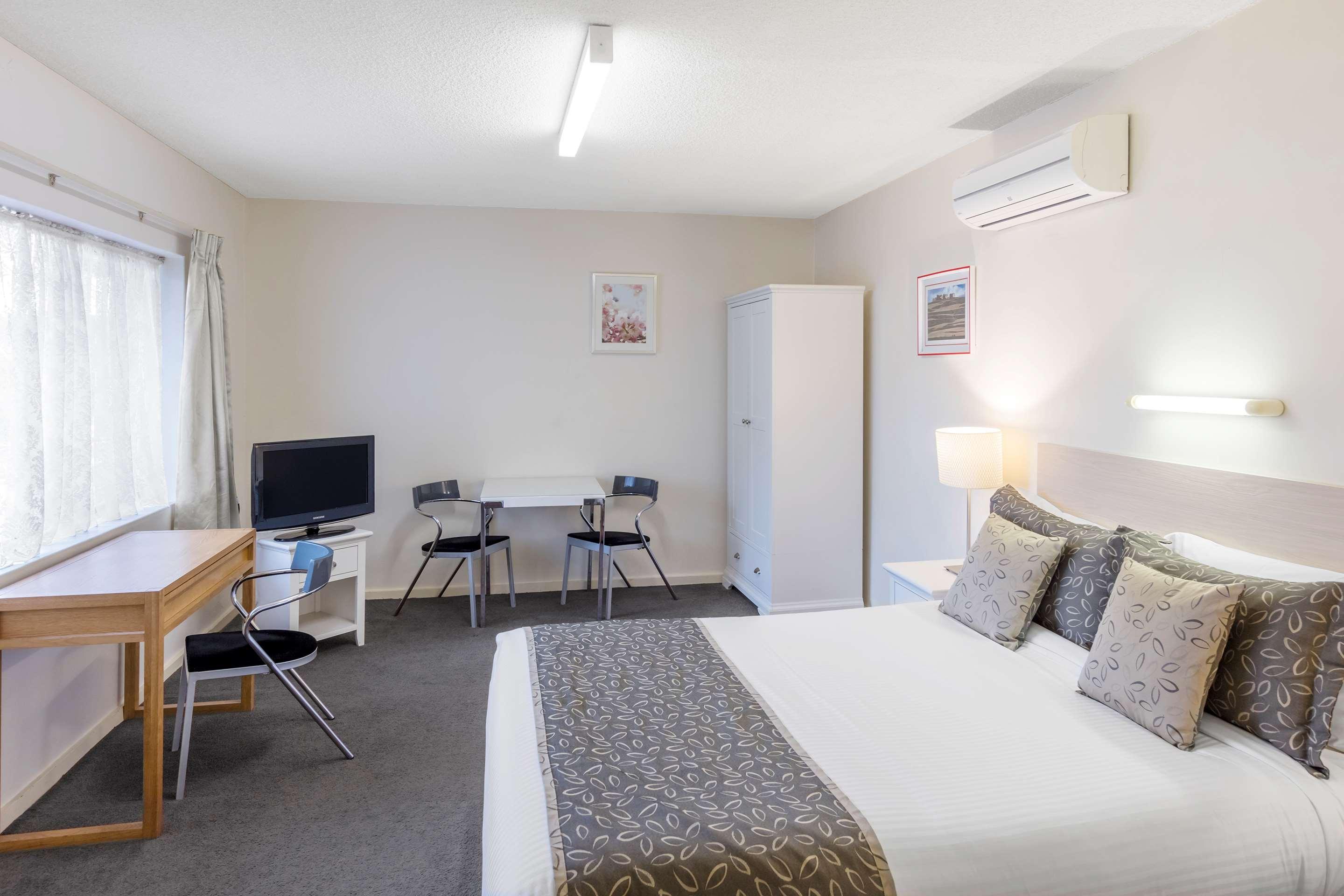 Best Western Plus Service Inn & Suites Lethbridge Esterno foto