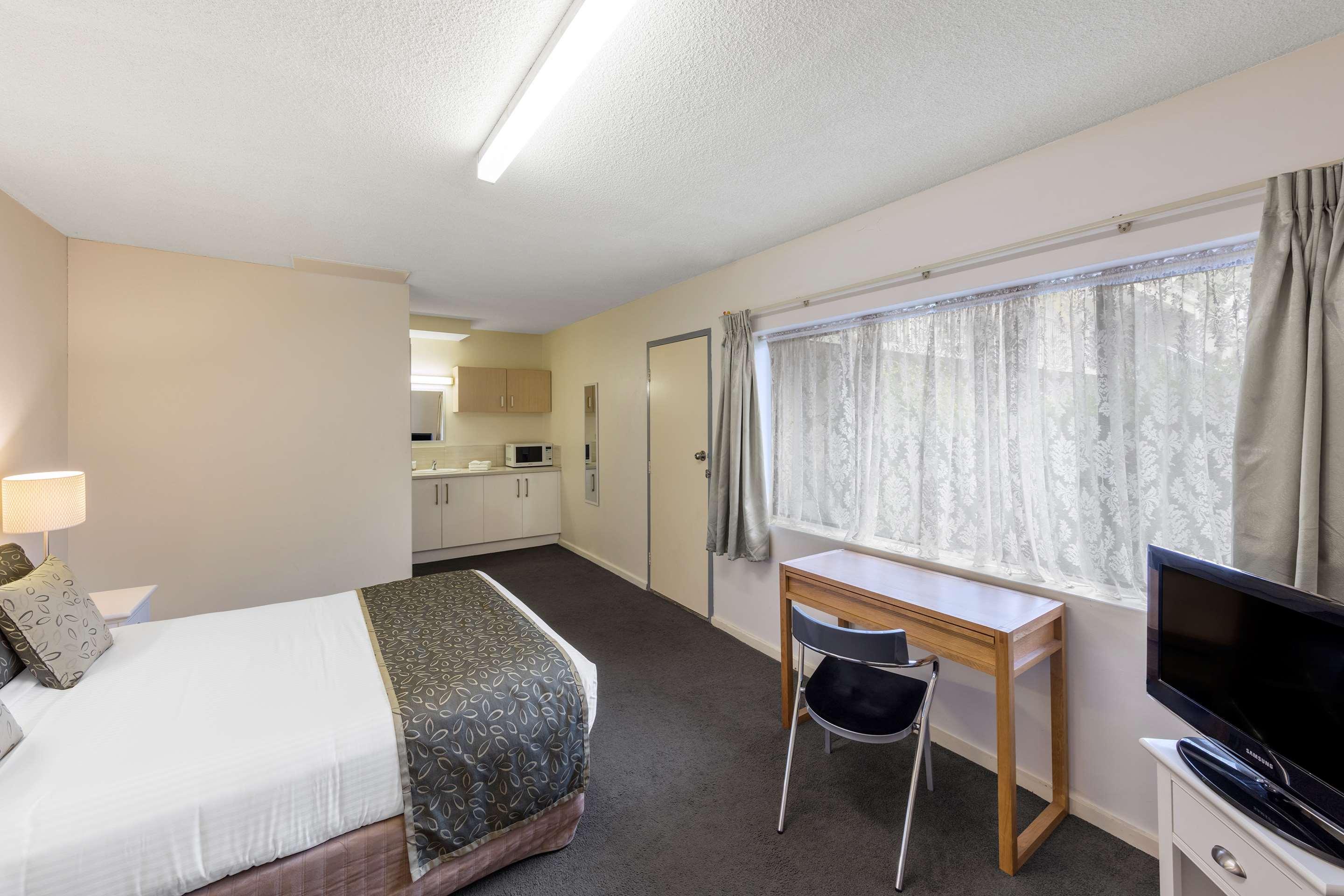 Best Western Plus Service Inn & Suites Lethbridge Esterno foto