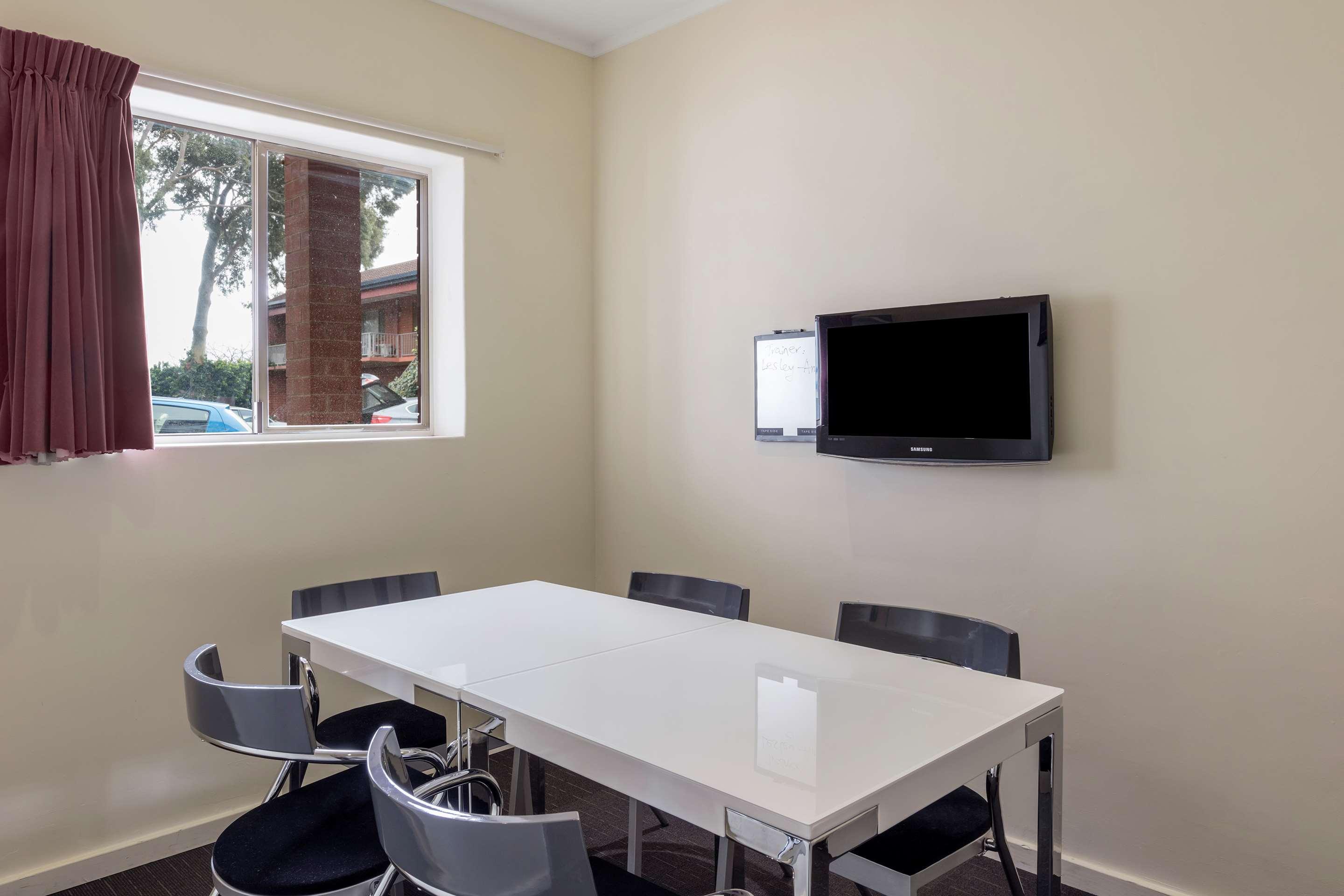 Best Western Plus Service Inn & Suites Lethbridge Esterno foto