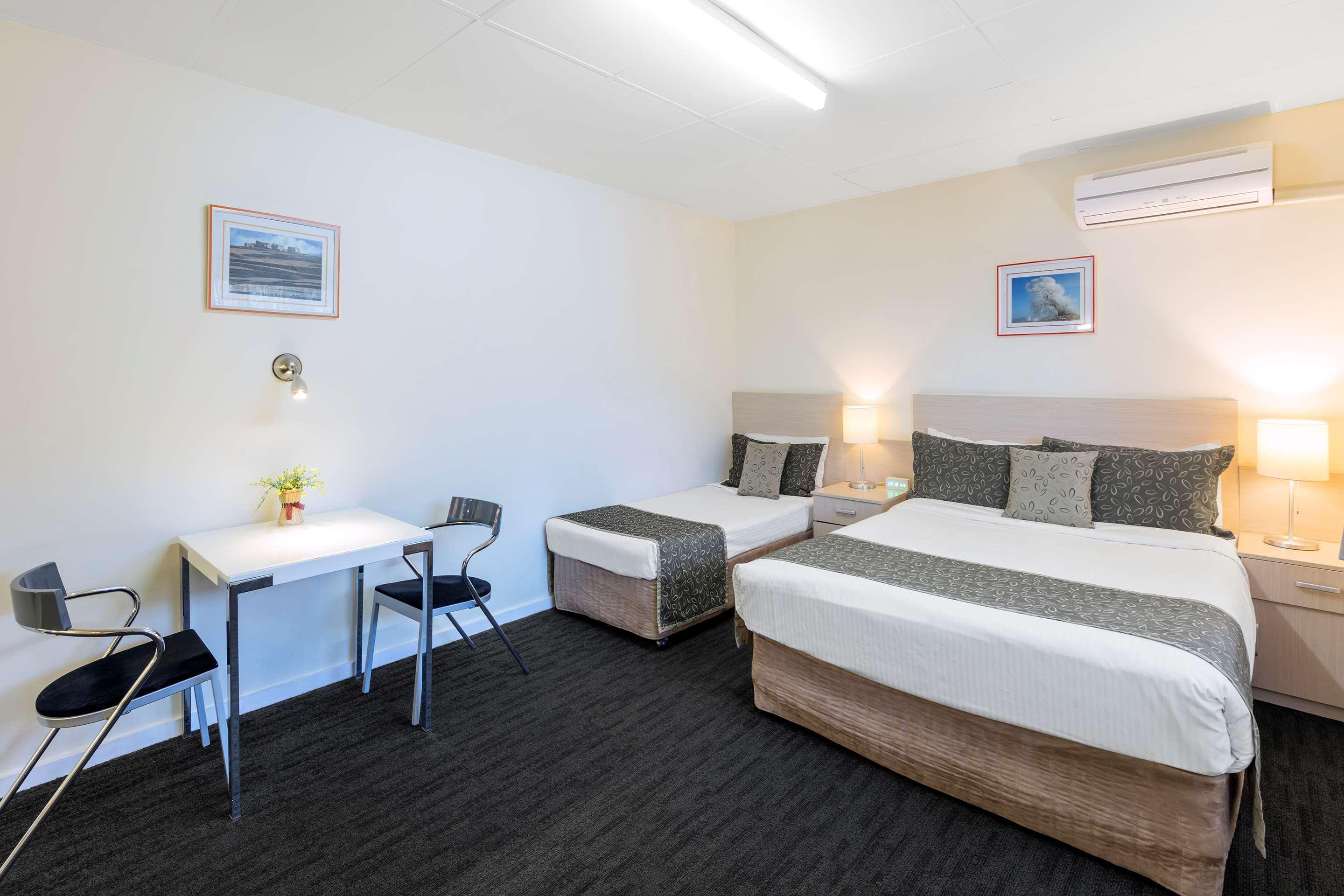 Best Western Plus Service Inn & Suites Lethbridge Esterno foto