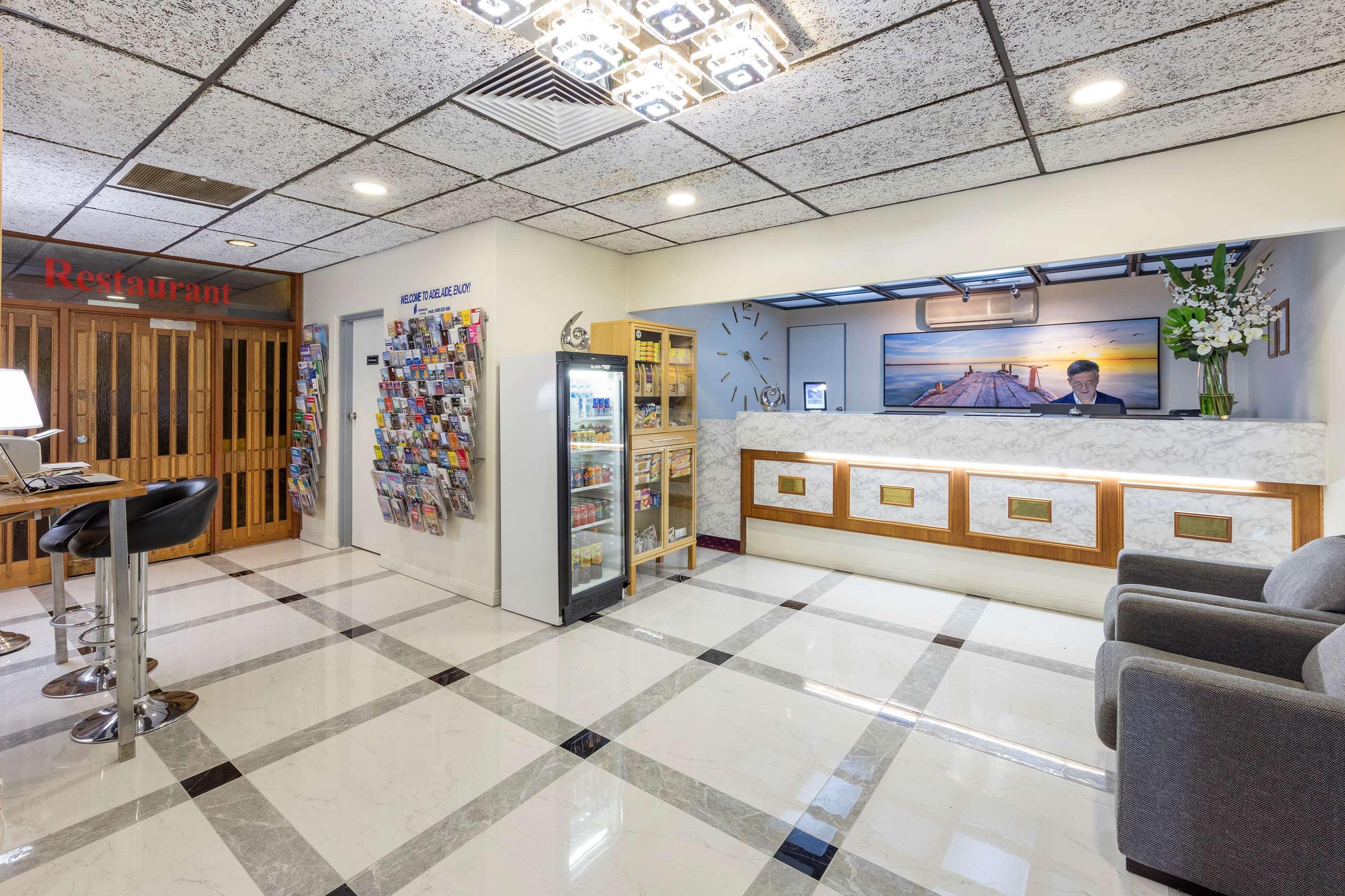 Best Western Plus Service Inn & Suites Lethbridge Esterno foto