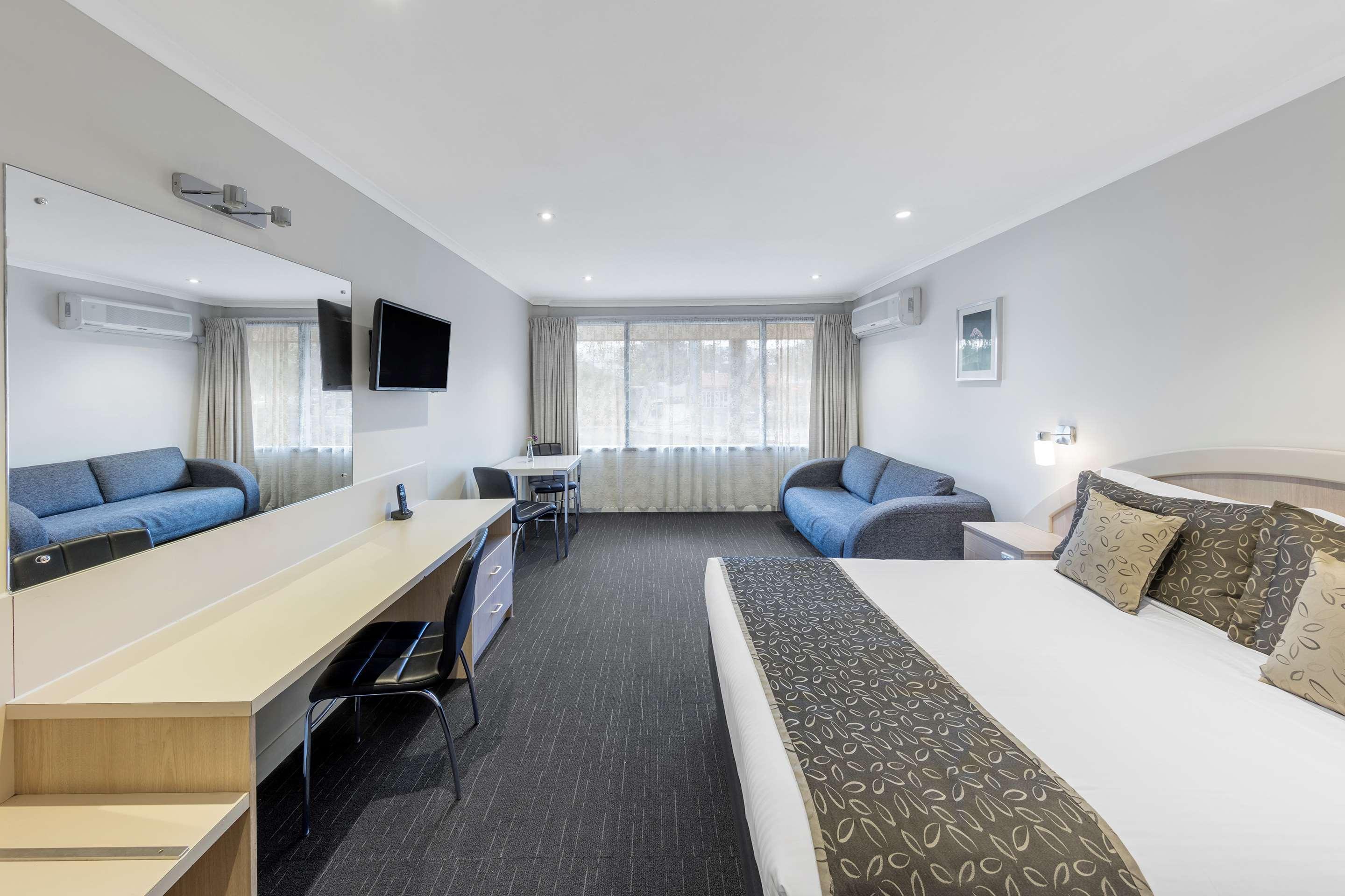 Best Western Plus Service Inn & Suites Lethbridge Esterno foto