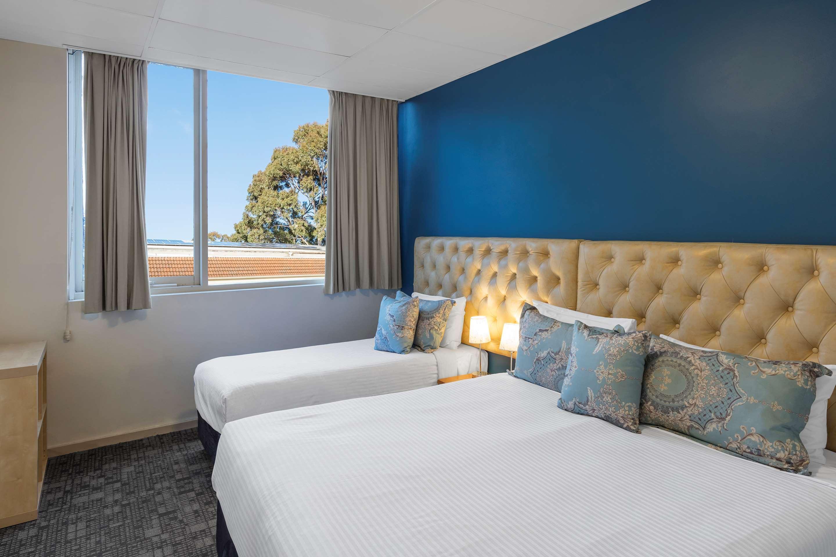 Best Western Plus Service Inn & Suites Lethbridge Esterno foto