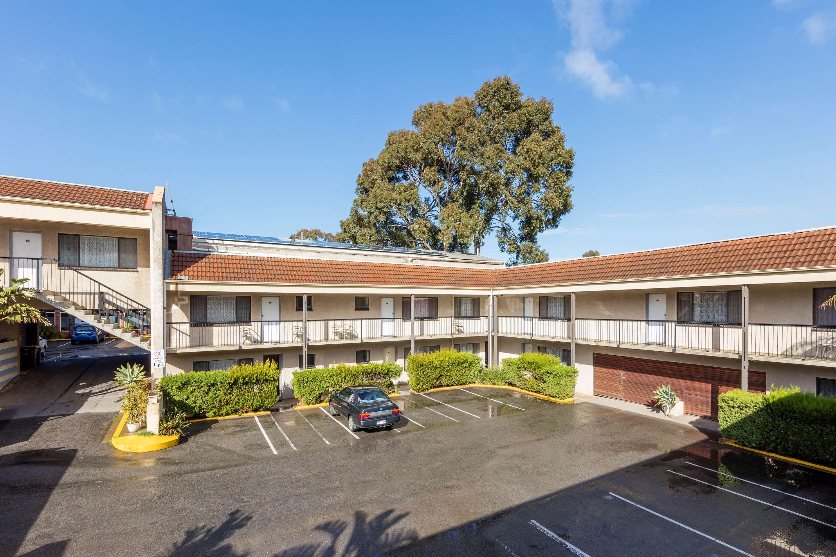Best Western Plus Service Inn & Suites Lethbridge Esterno foto