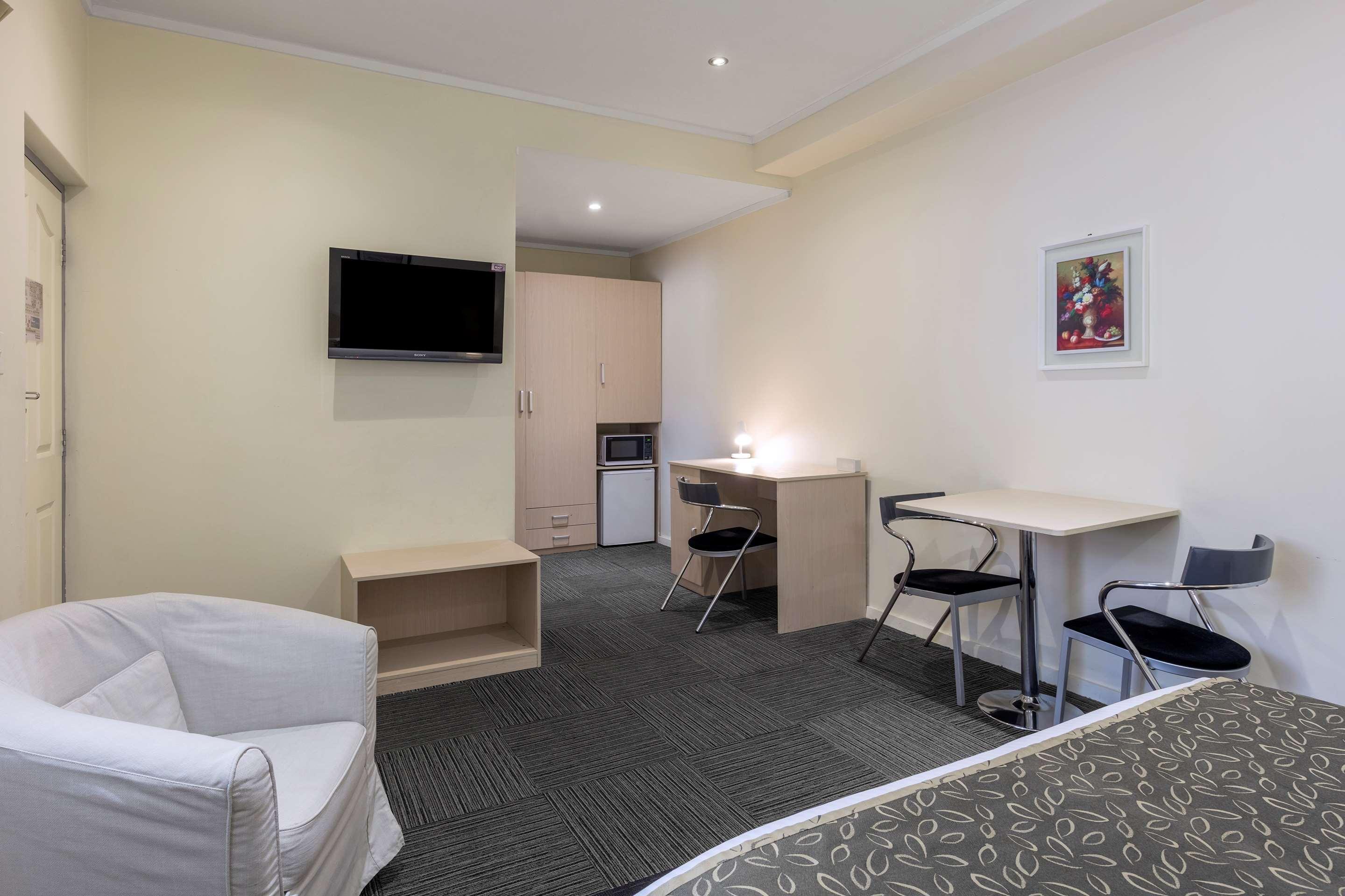 Best Western Plus Service Inn & Suites Lethbridge Esterno foto