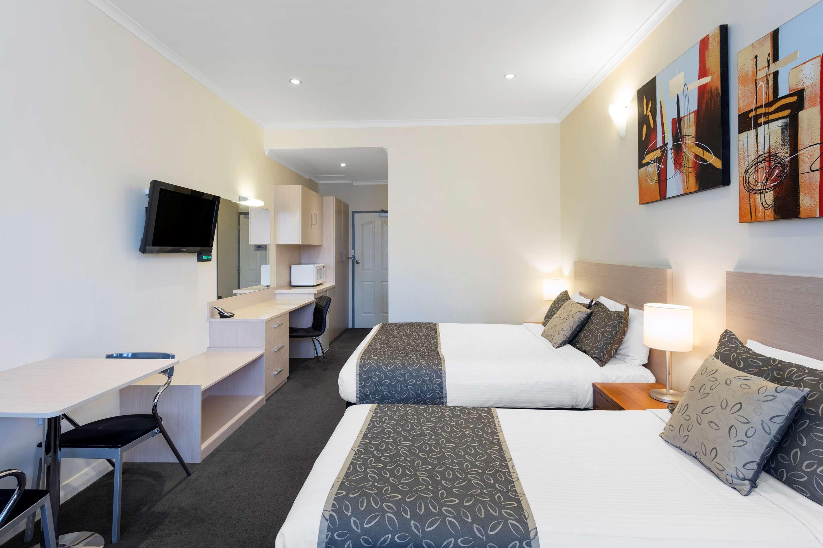 Best Western Plus Service Inn & Suites Lethbridge Esterno foto