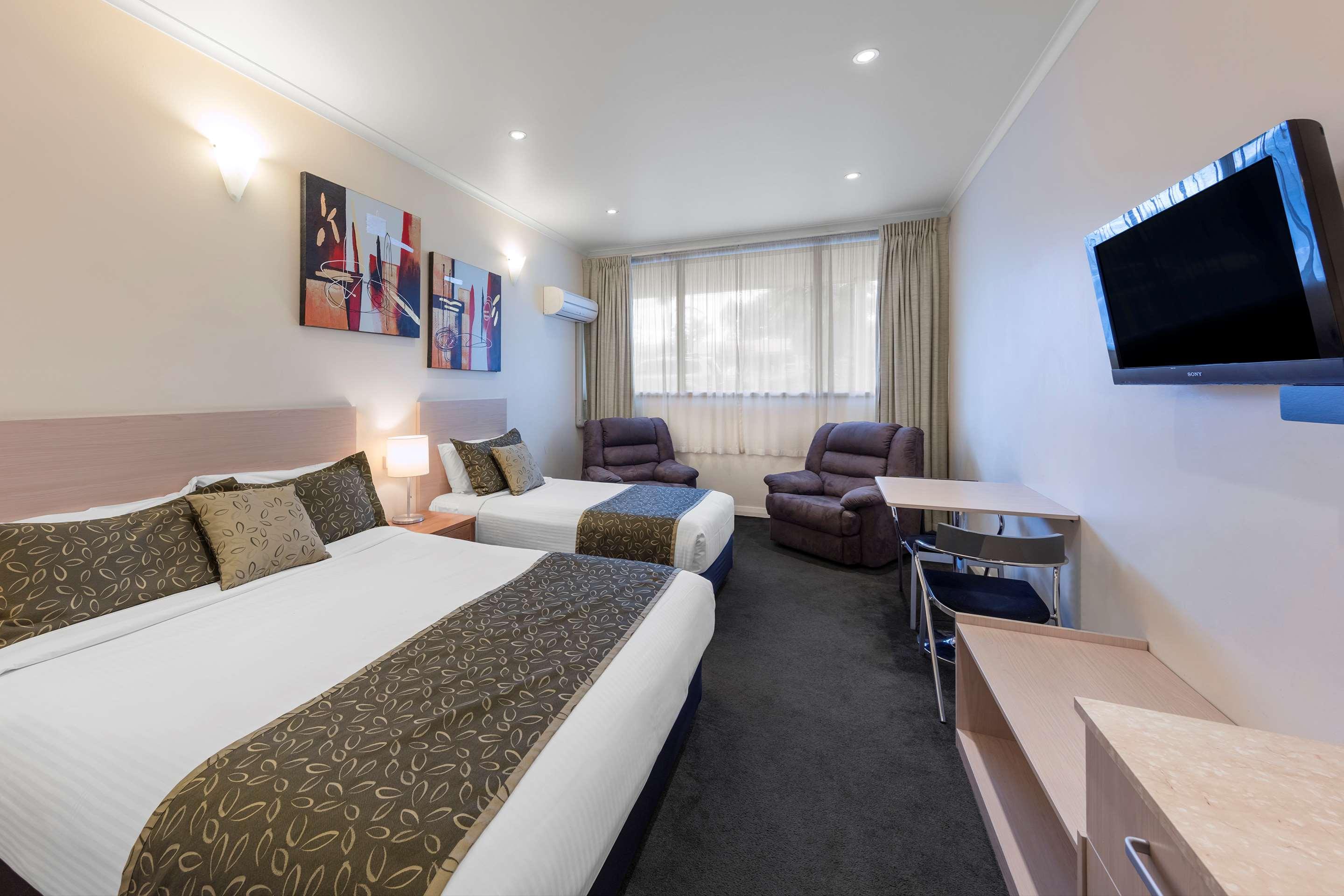 Best Western Plus Service Inn & Suites Lethbridge Esterno foto