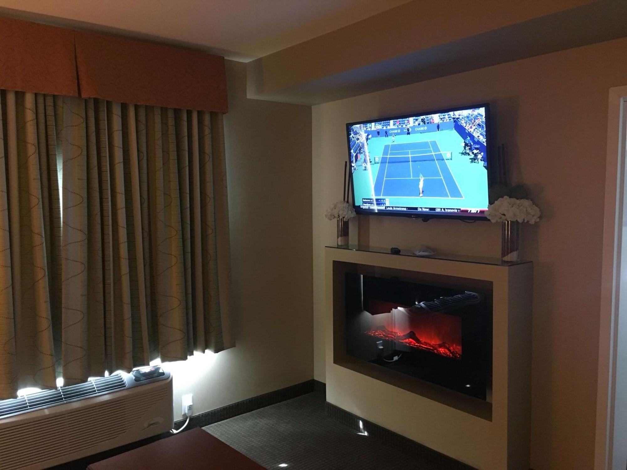 Best Western Plus Service Inn & Suites Lethbridge Esterno foto