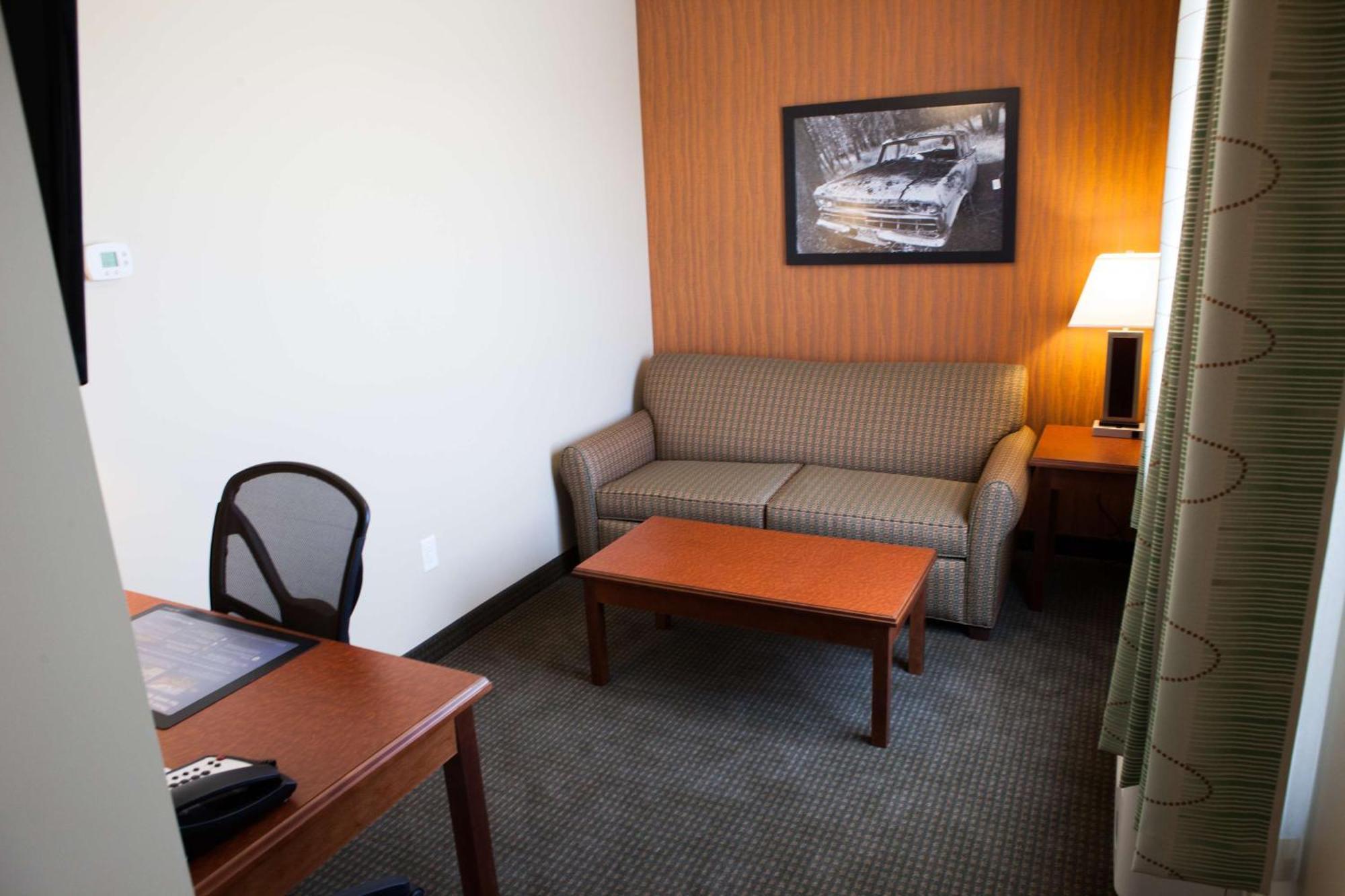 Best Western Plus Service Inn & Suites Lethbridge Esterno foto