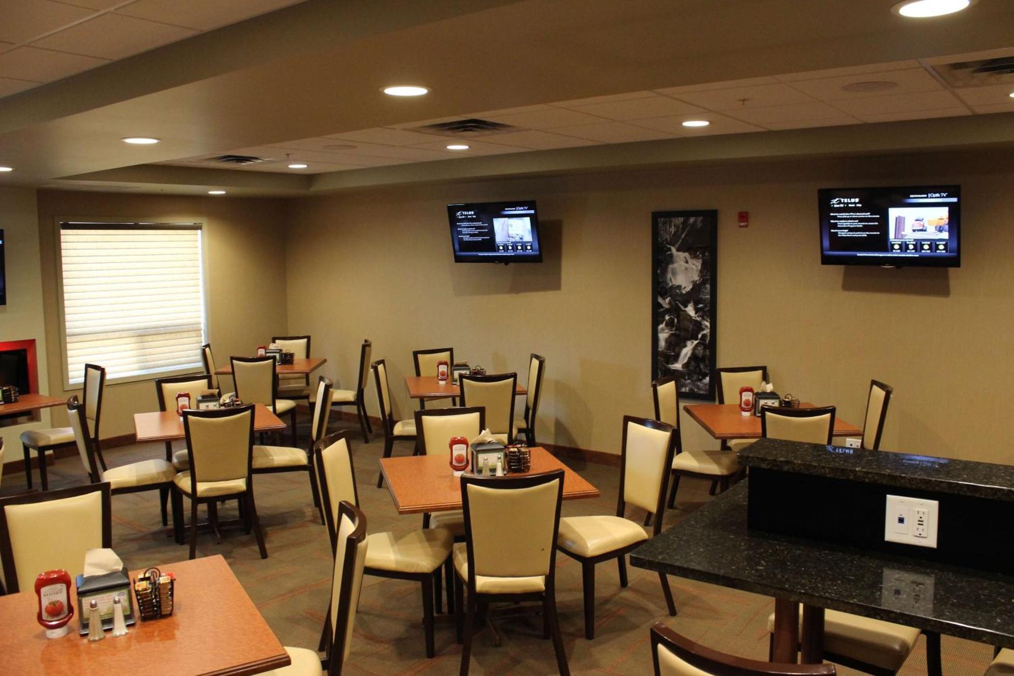 Best Western Plus Service Inn & Suites Lethbridge Esterno foto