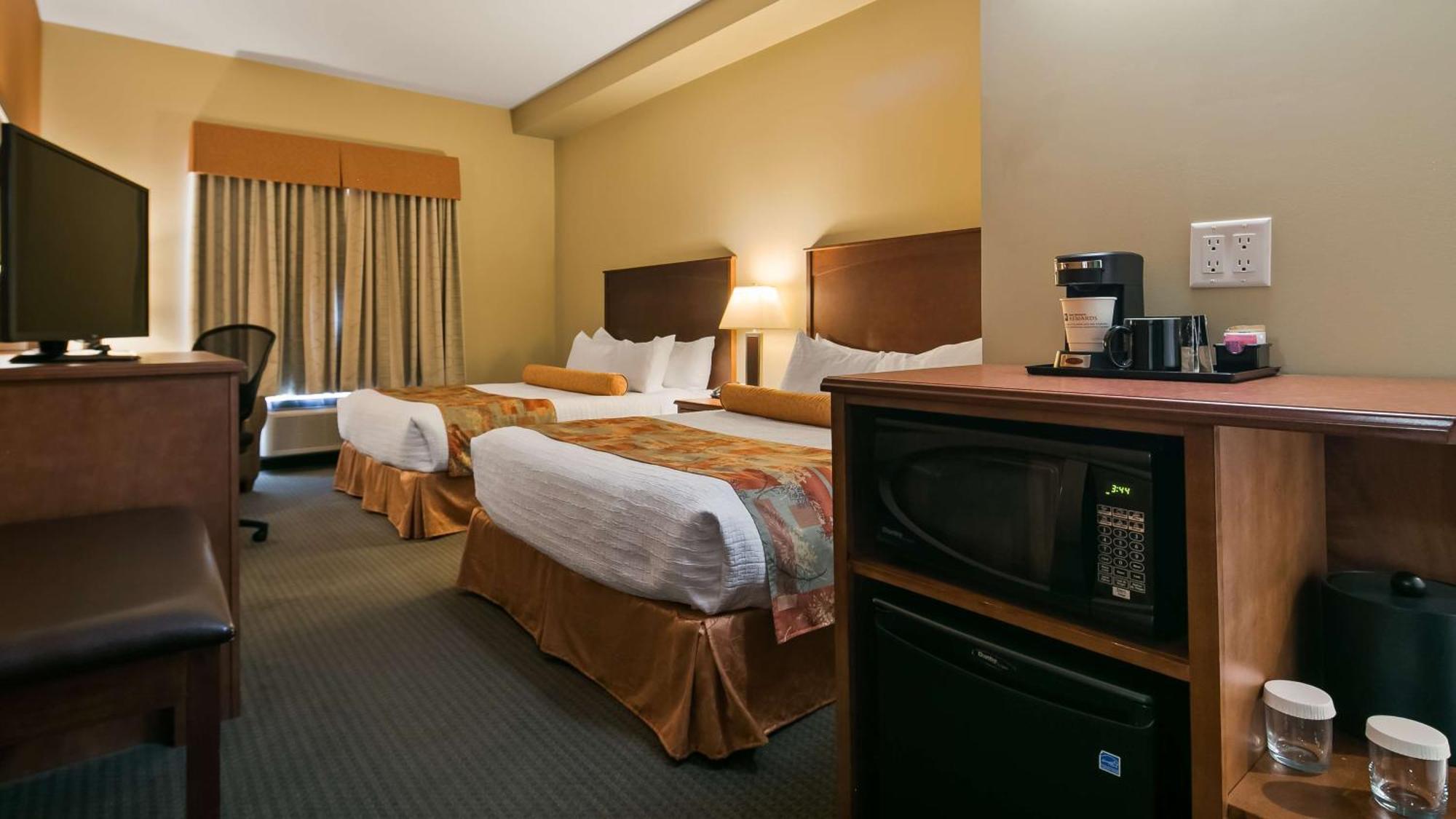 Best Western Plus Service Inn & Suites Lethbridge Esterno foto