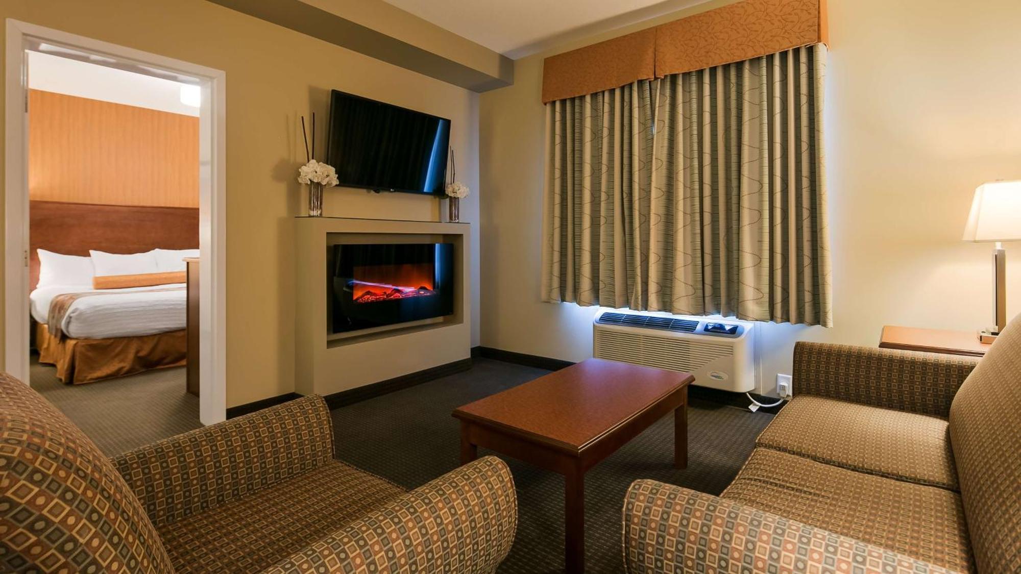Best Western Plus Service Inn & Suites Lethbridge Esterno foto