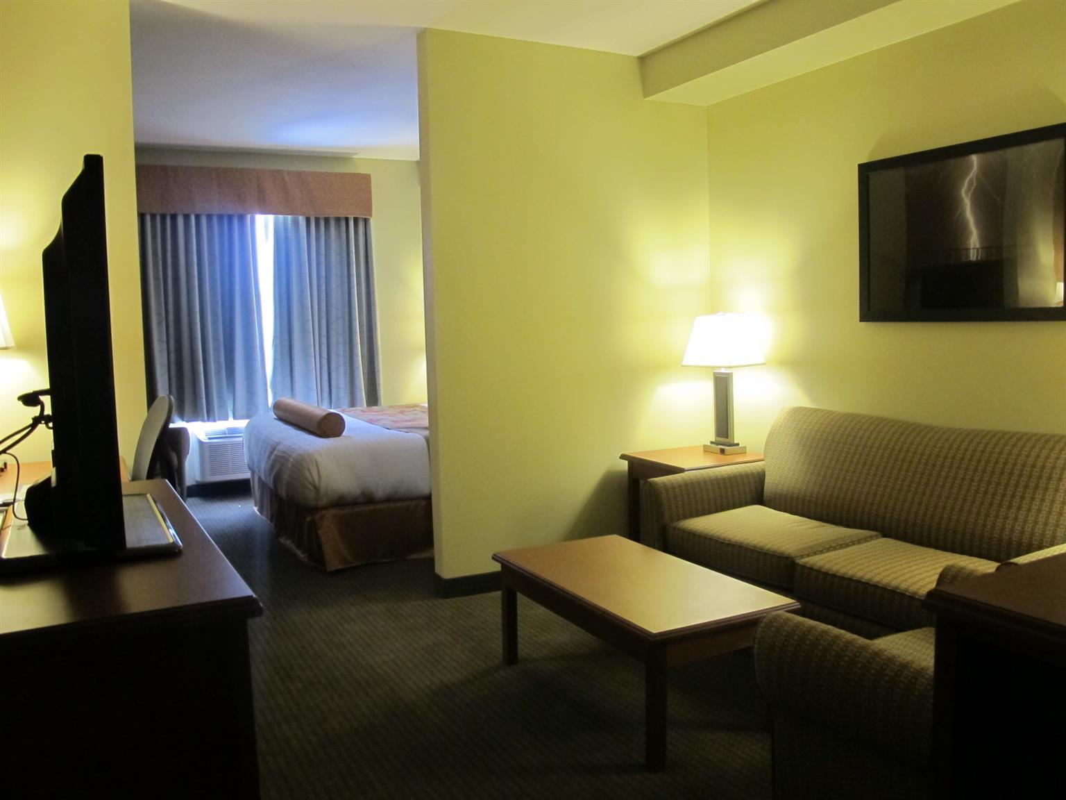 Best Western Plus Service Inn & Suites Lethbridge Esterno foto